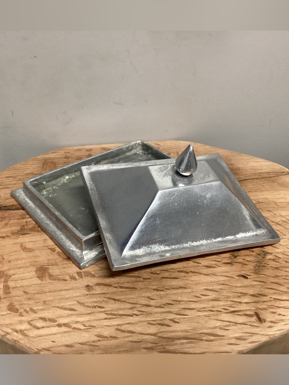 ⚫️ Vintage Heavy Cast Aluminum Covered Tray / Soap Dish / Very Unique - Rare
